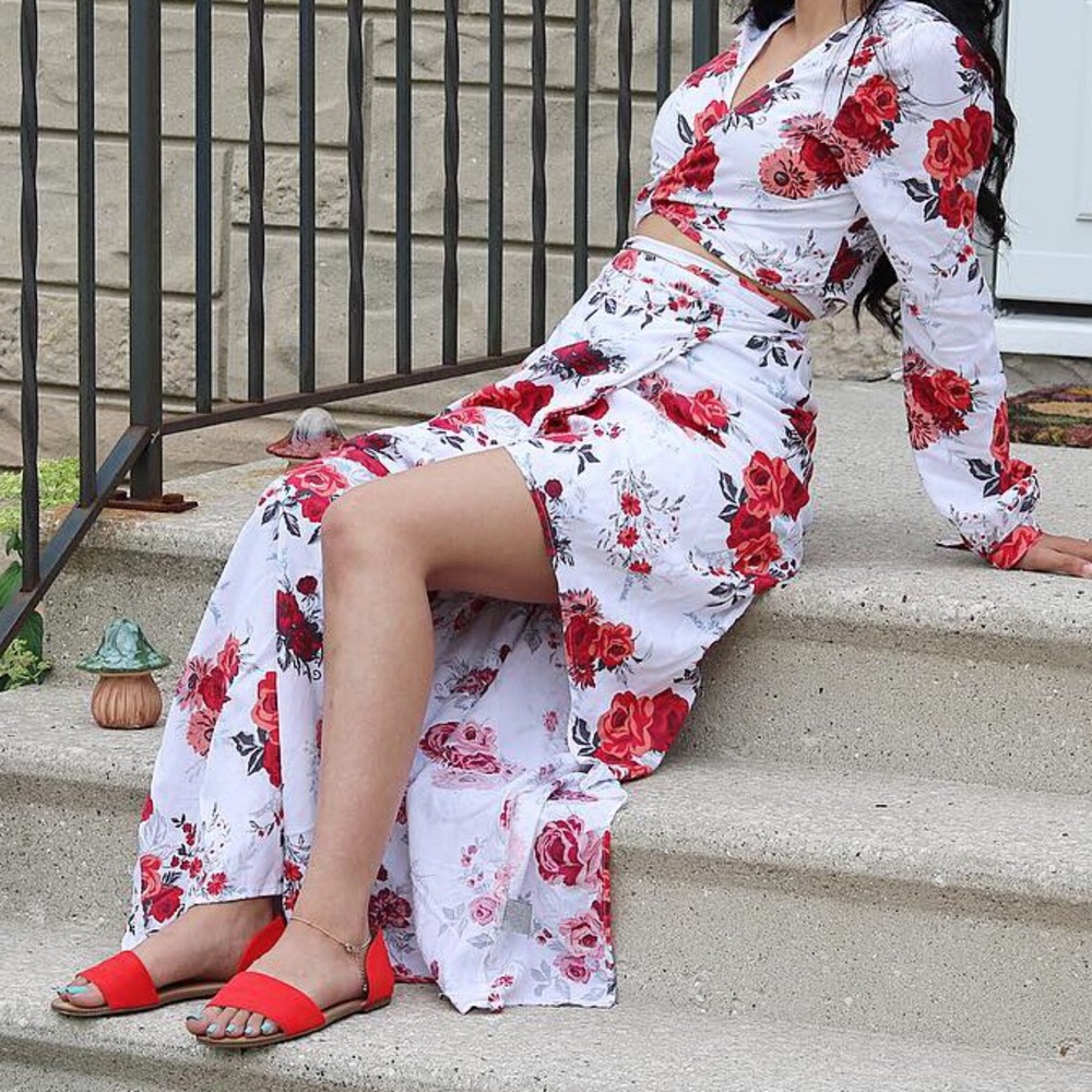 White red flowered 2 piece